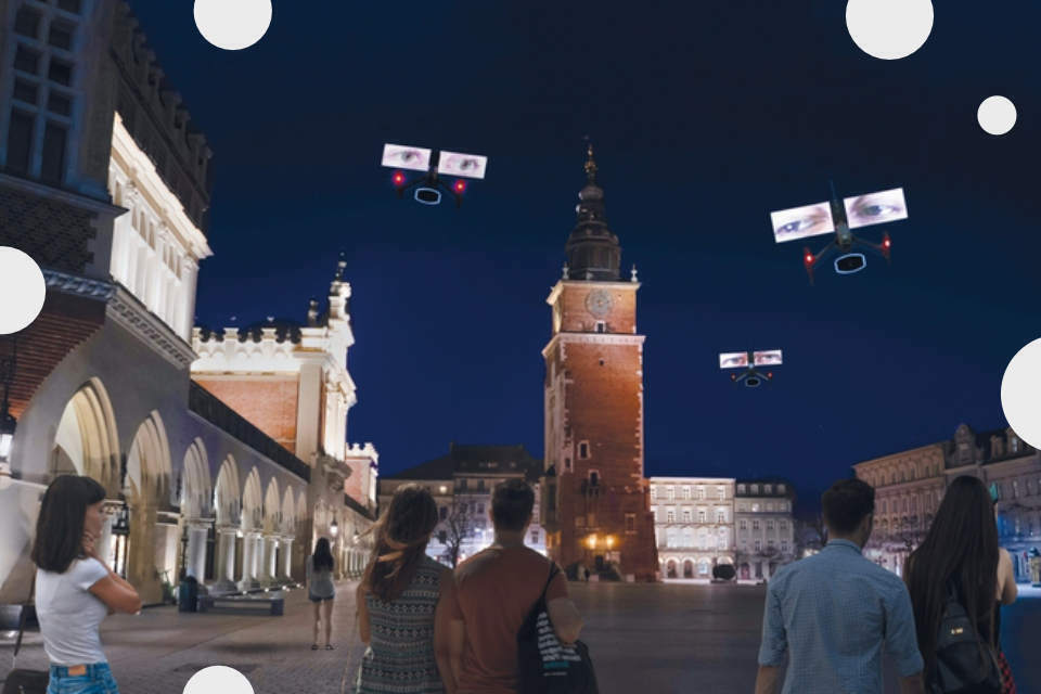Krzysztof Wodiczko. Niebo nad Krakowem. LGBT mówi | Dronowy pokaz na Rynku Głównym